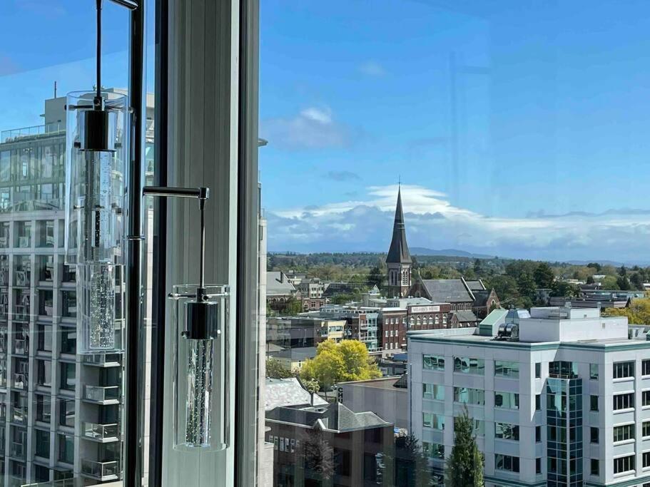 Modern 2 Bedroom Ocean Views Victoria Downtown Free Parking Exterior photo